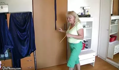 SKINNY STEPMOM想要SON'S COCK